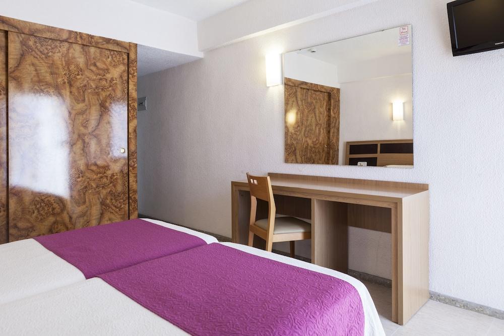 Ambassador Playa Ii Hotel 4*